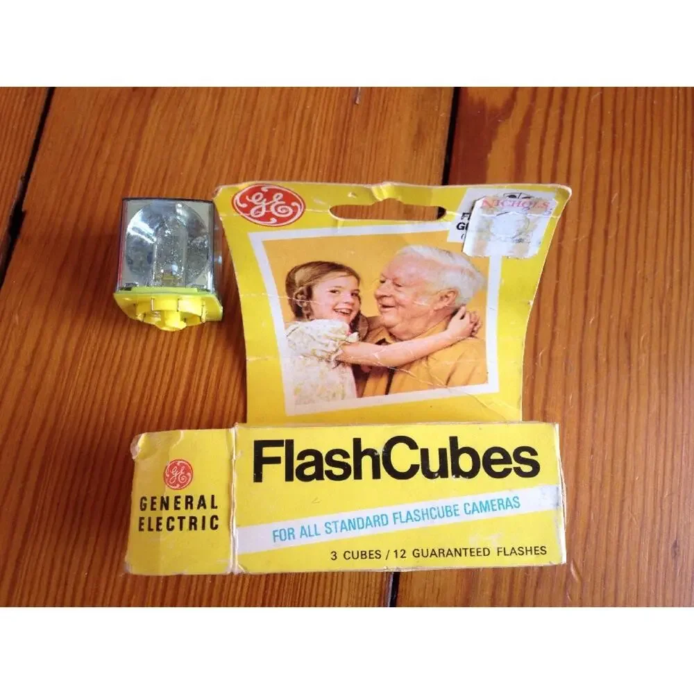 Lot of Various Flash Cubes Bulbs Holders Kodak Tele-Instamatic 608 Camera Box